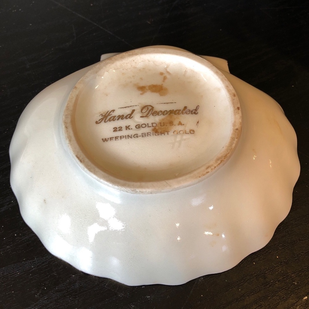 Weeping Bright Gold Vintage 22K Gold Hand Decorated Seashell Trinket Dish - Picture 6 of 9